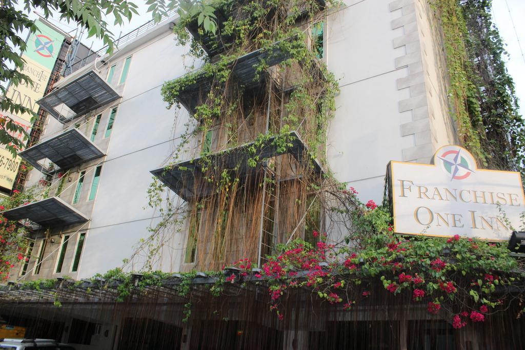 Franchise One Hotel Makati City Exterior foto