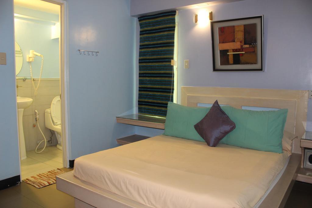 Franchise One Hotel Makati City Exterior foto