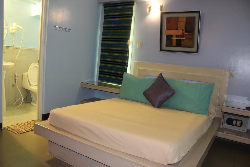 Franchise One Hotel Makati City Exterior foto